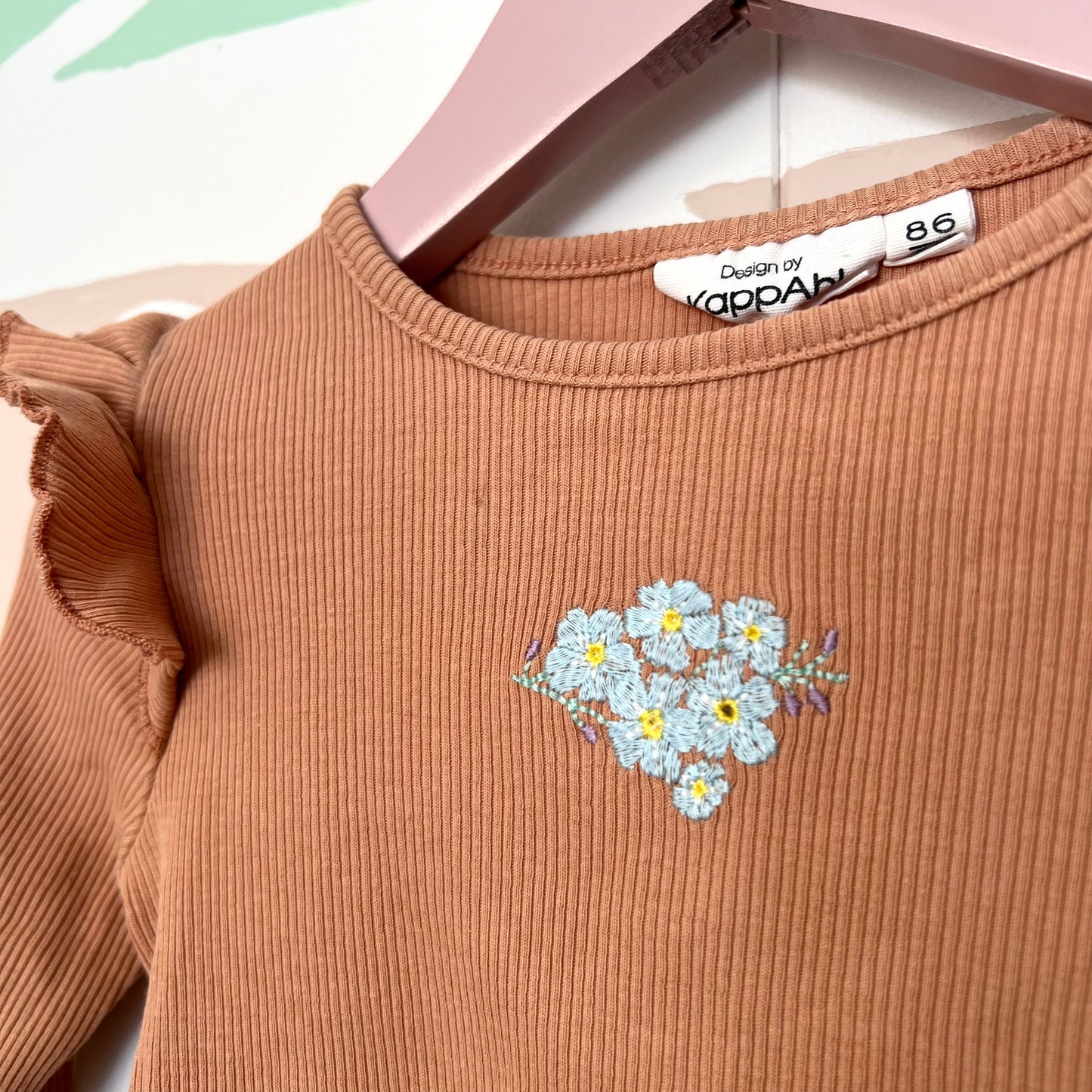 Broderte bruktfunn: Genser