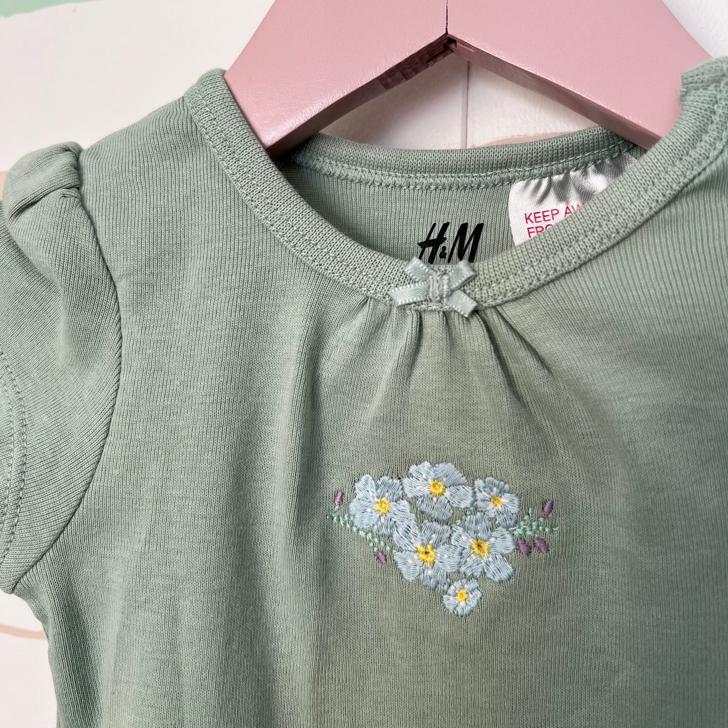Broderte bruktfunn: forglemmegeibody