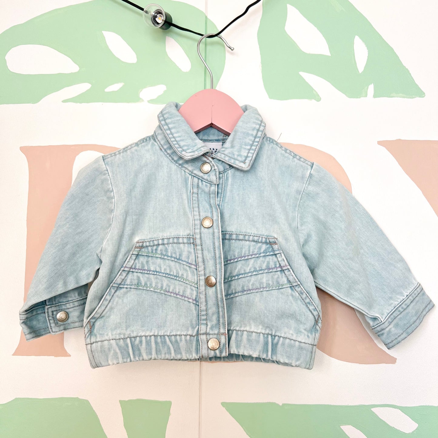 Broderte bruktfunn: Hvaljakke