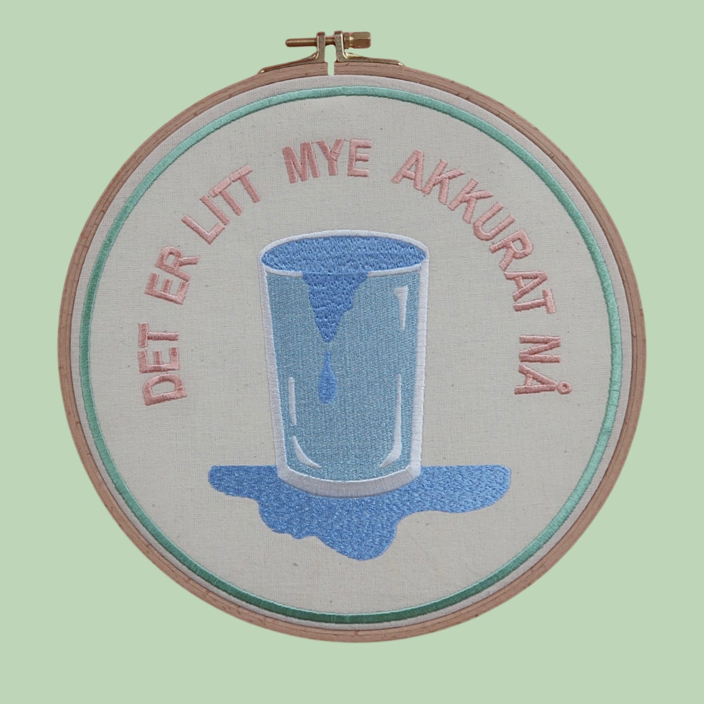 Litt mye - veggpryd